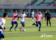 开云平台-热闹足球对抗赛场精彩不断展开