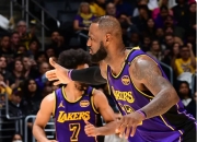 开云在线直播-湖人鏖战篮网，波尔津吉斯制霸全场的简单介绍