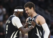 开云在线直播-雄鹿险胜76人，汉密尔顿统治全场