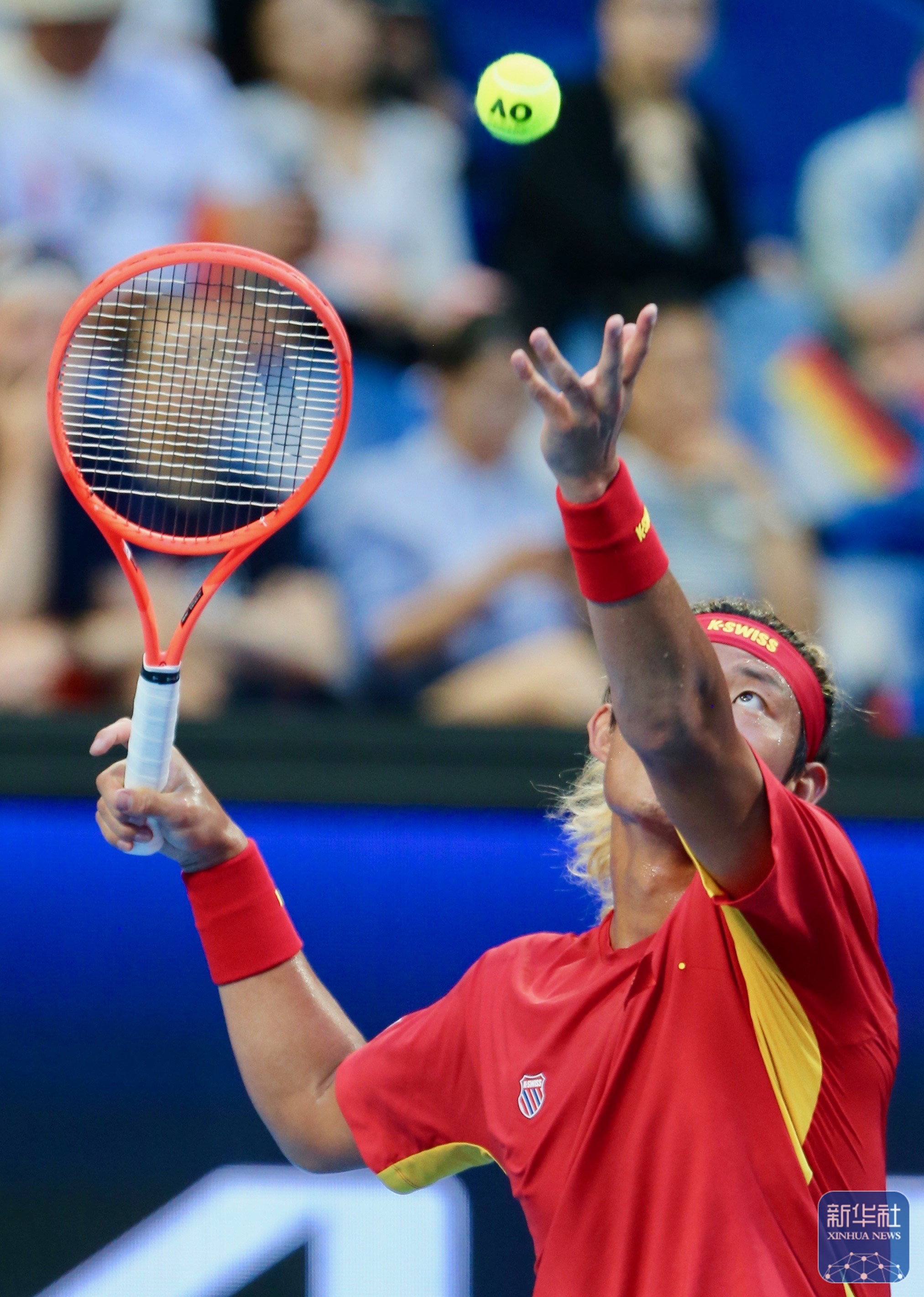 包含德国网球队鏖战欧洲网球队，兹维列夫三分雨点燃全场的词条