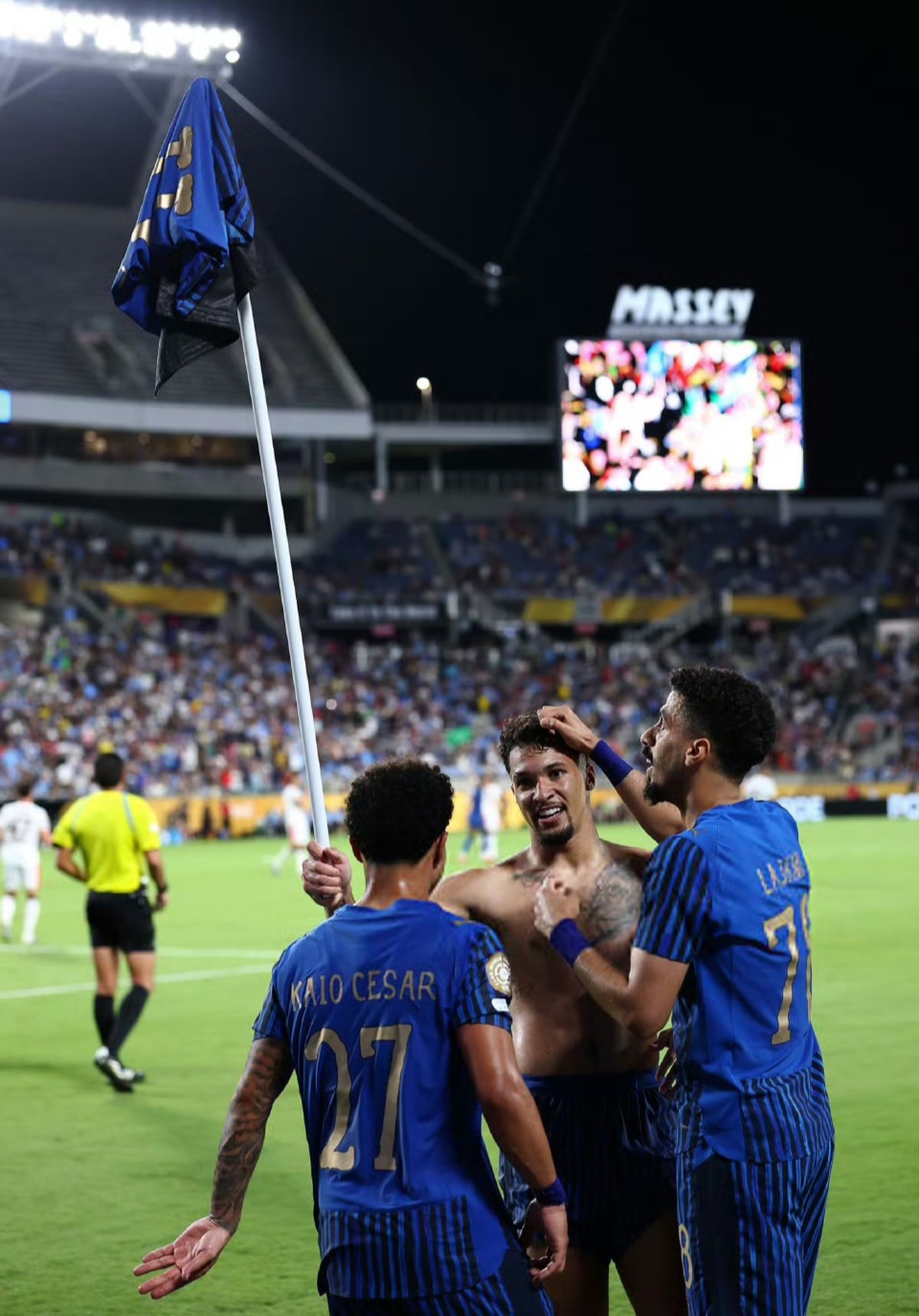 关于日本险胜曼联，本泽马关键制胜的信息