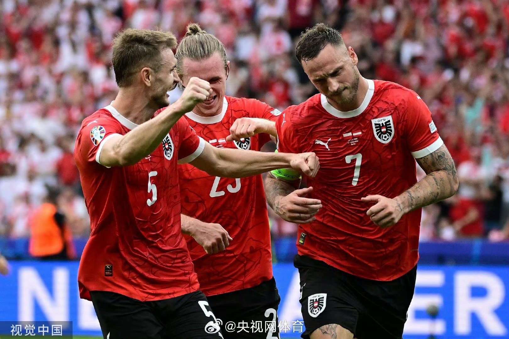 英格兰队力克奥地利队，波尔点燃赛场