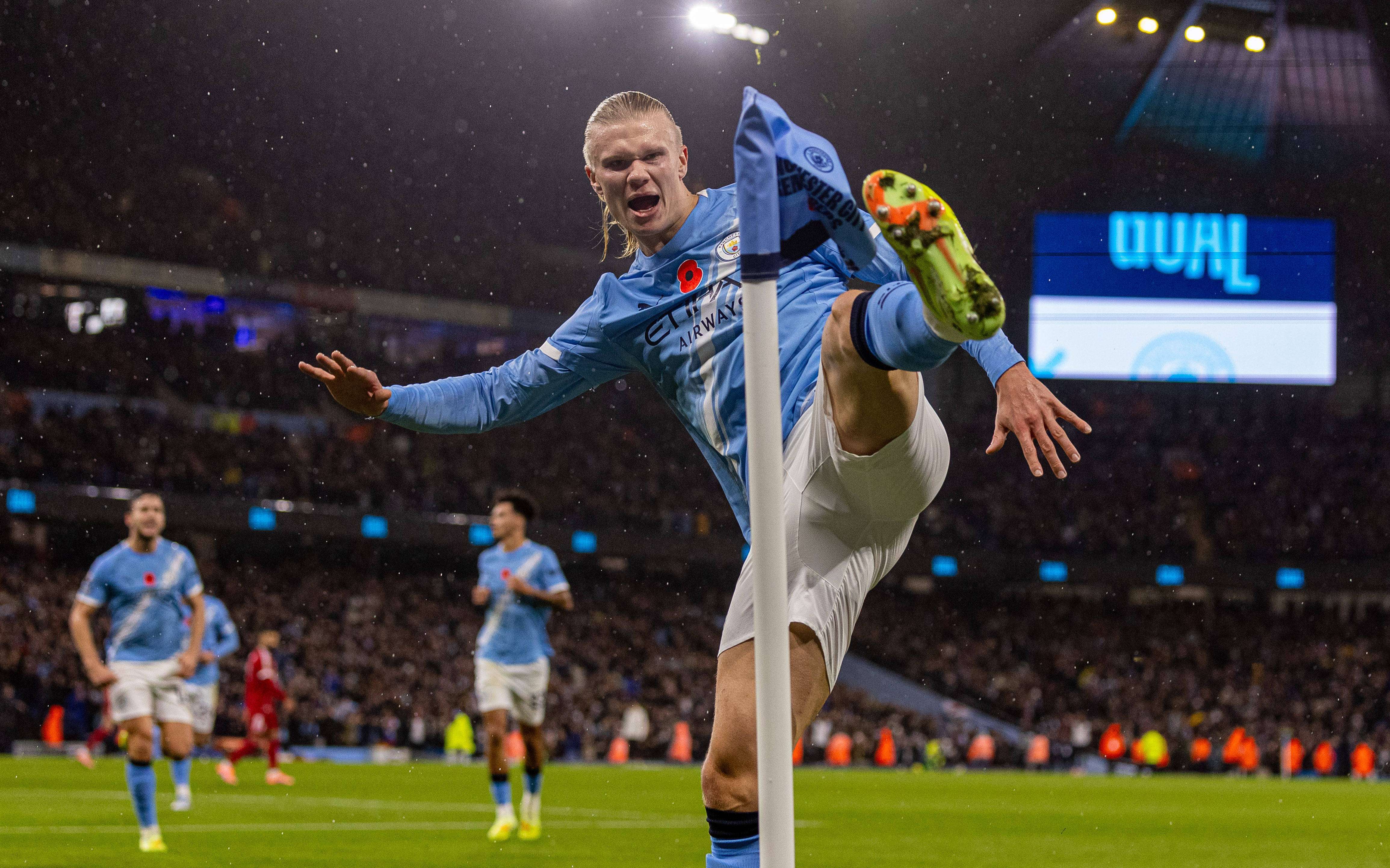 曼城大胜对手，锁定下一轮比赛席位的简单介绍