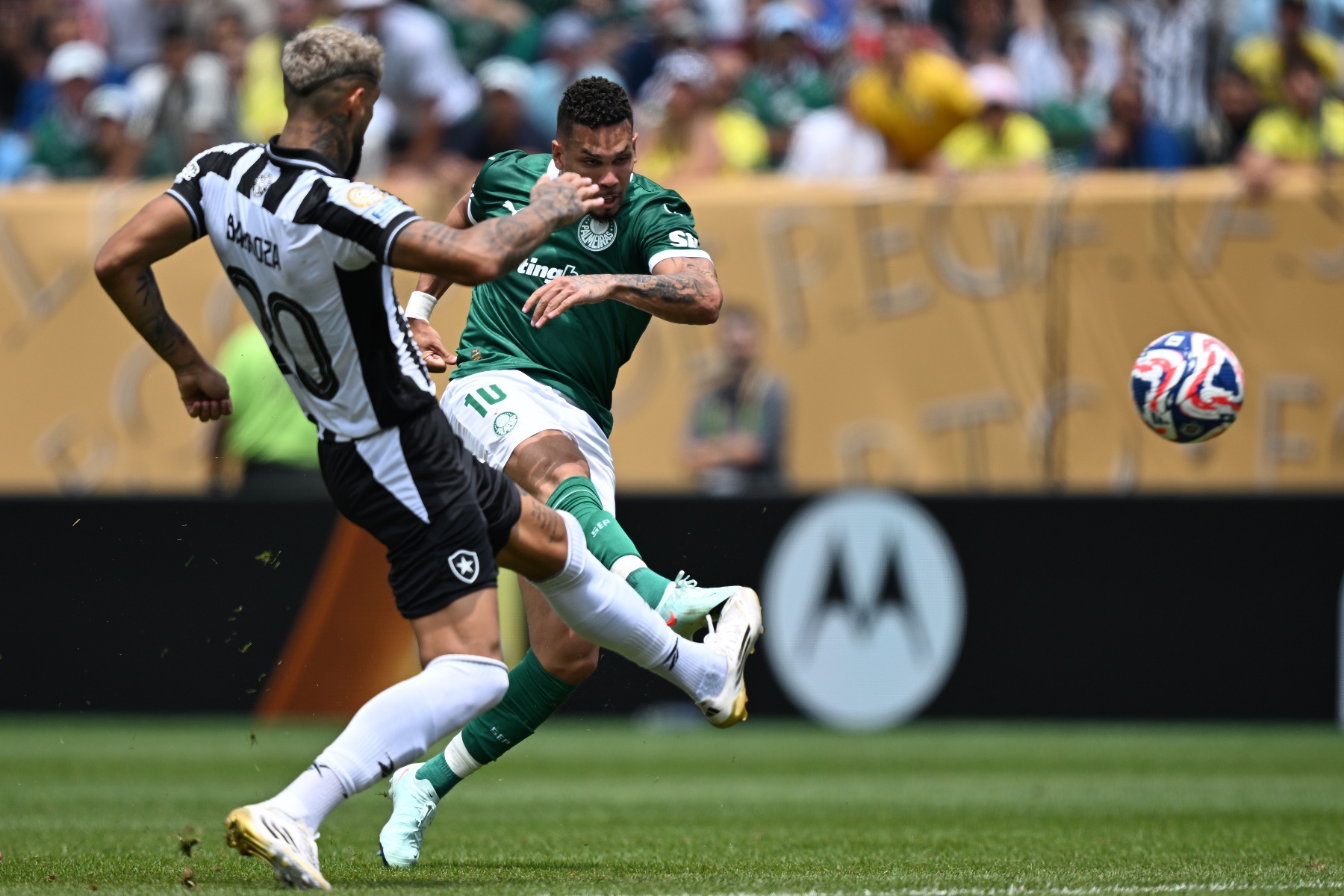 巴西队遭遇巴拉圭队挑战,惜败出局 巴西队遭遇巴拉圭队挑战,惜败出局