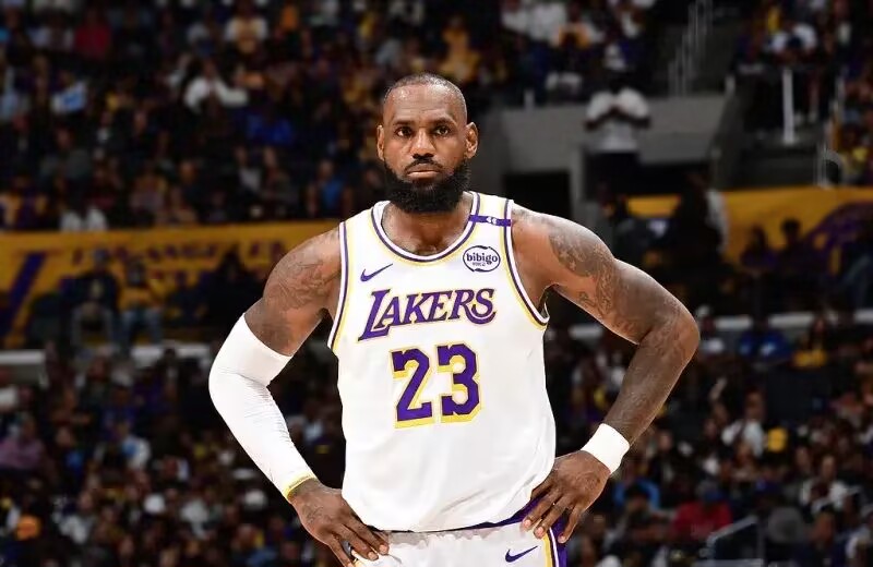 包含今天的詹姆斯是谁？生涯第十次三双的词条