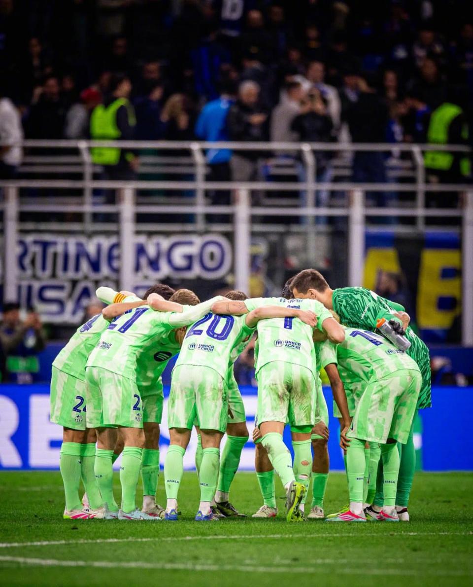 关于阿贾克斯狂胜对手主场送礼欧冠的信息