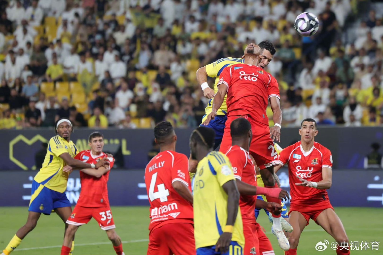 关于阿贾克斯狂胜对手主场送礼欧冠的信息