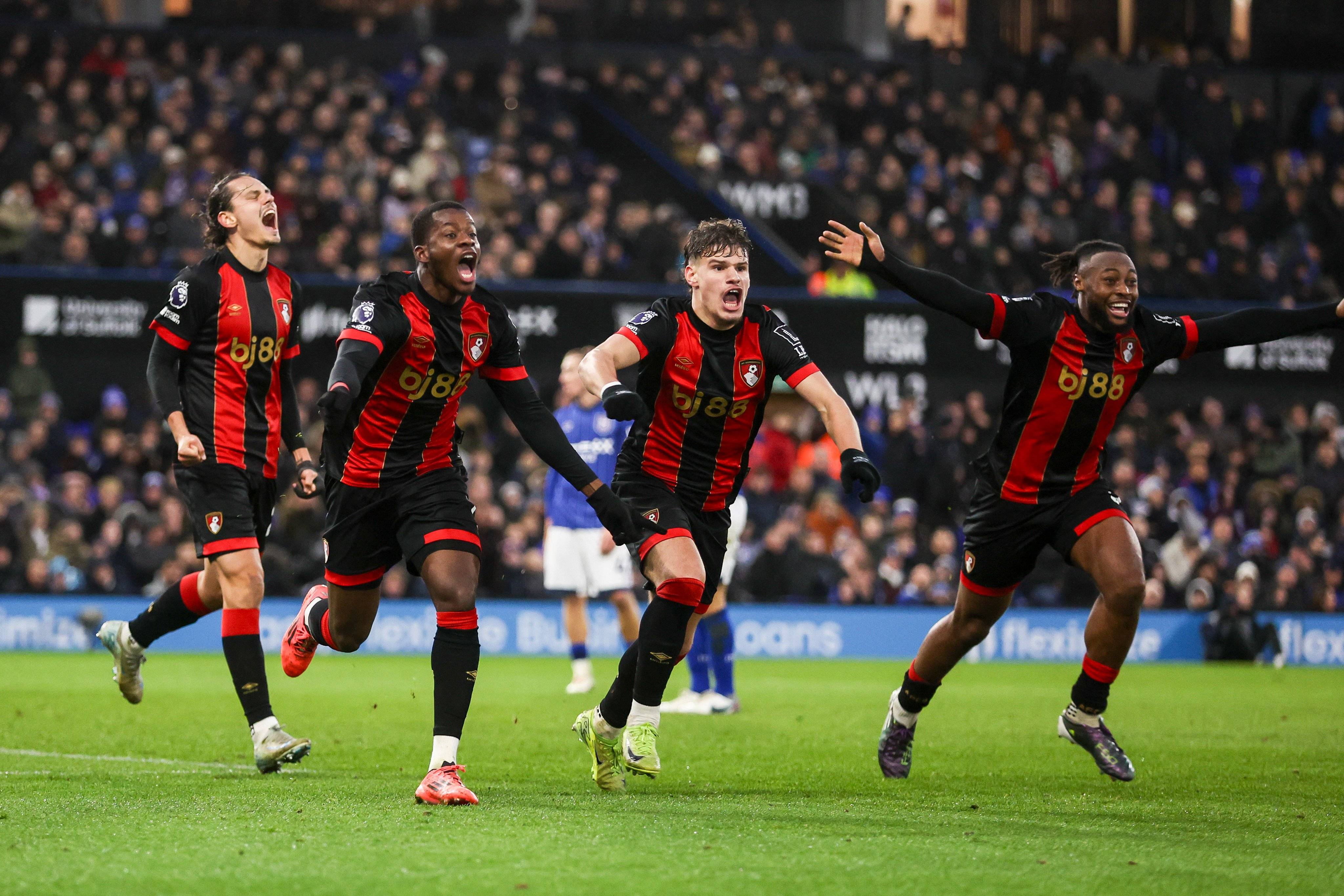 包含伯恩茅斯迎来胜利，战胜利物浦的词条