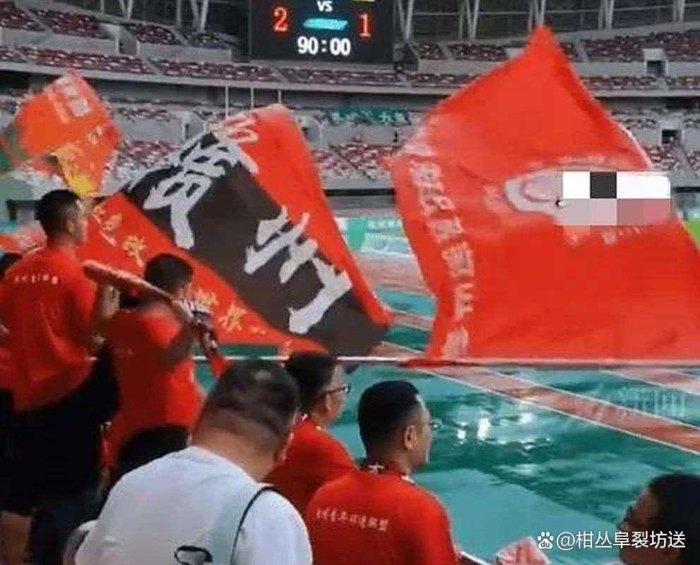 惊险胜利点燃球迷热情,现场气氛十分火爆!的简单介绍 惊险胜利点燃球迷热情,现场气氛十分火爆!的简单介绍