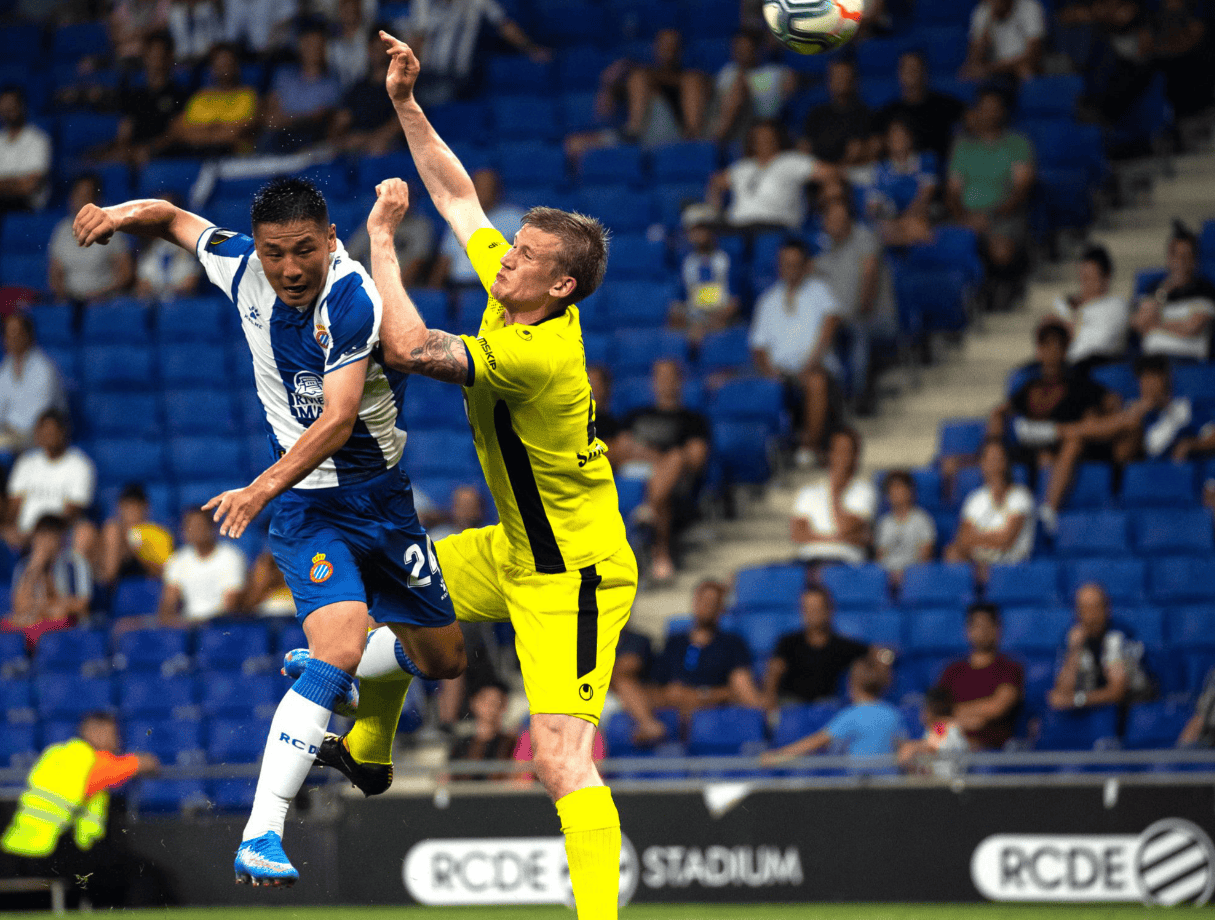 关于塞维利亚险胜对手，取得关键胜利保持上风的信息