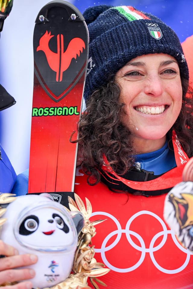 瑞士运动员在滑雪比赛中发挥出色，斩获金牌