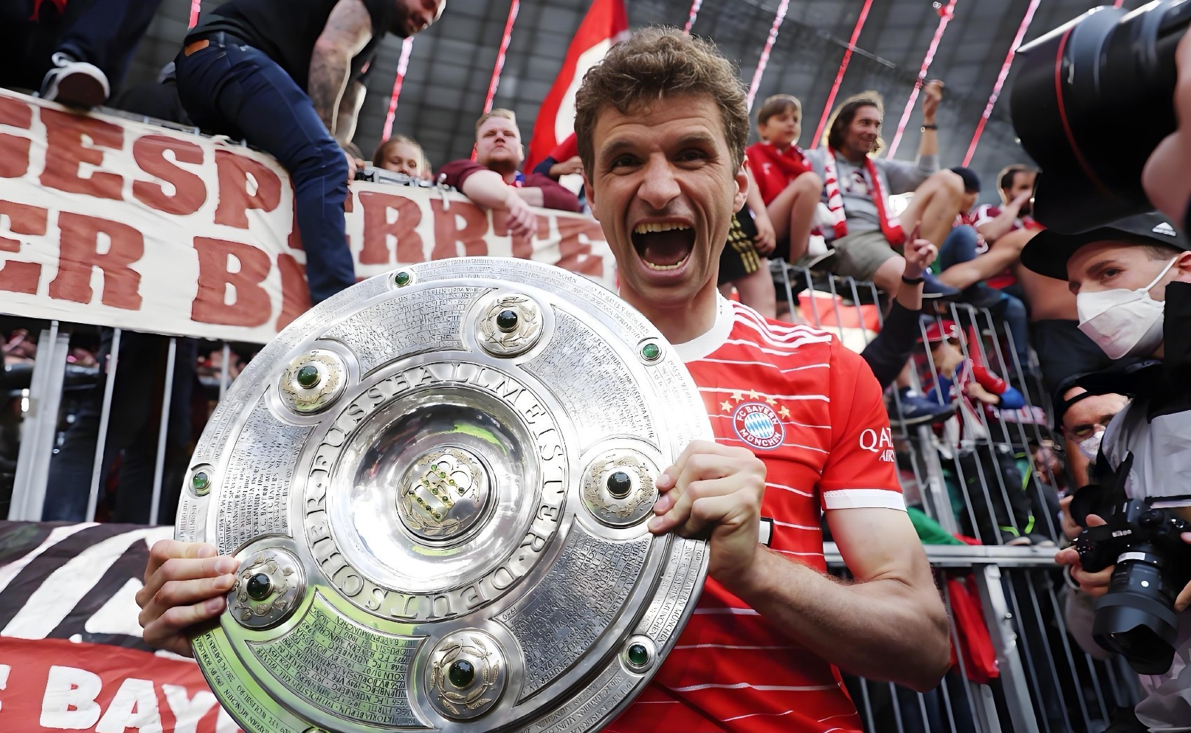 巴西鏖战利物浦，穆勒点燃赛场