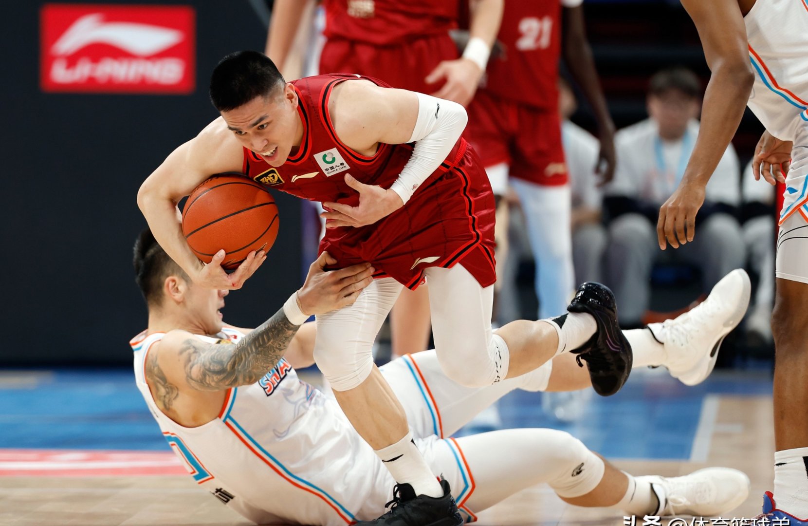 黄蜂鏖战立陶宛男篮，萨博尼斯关键制胜的简单介绍