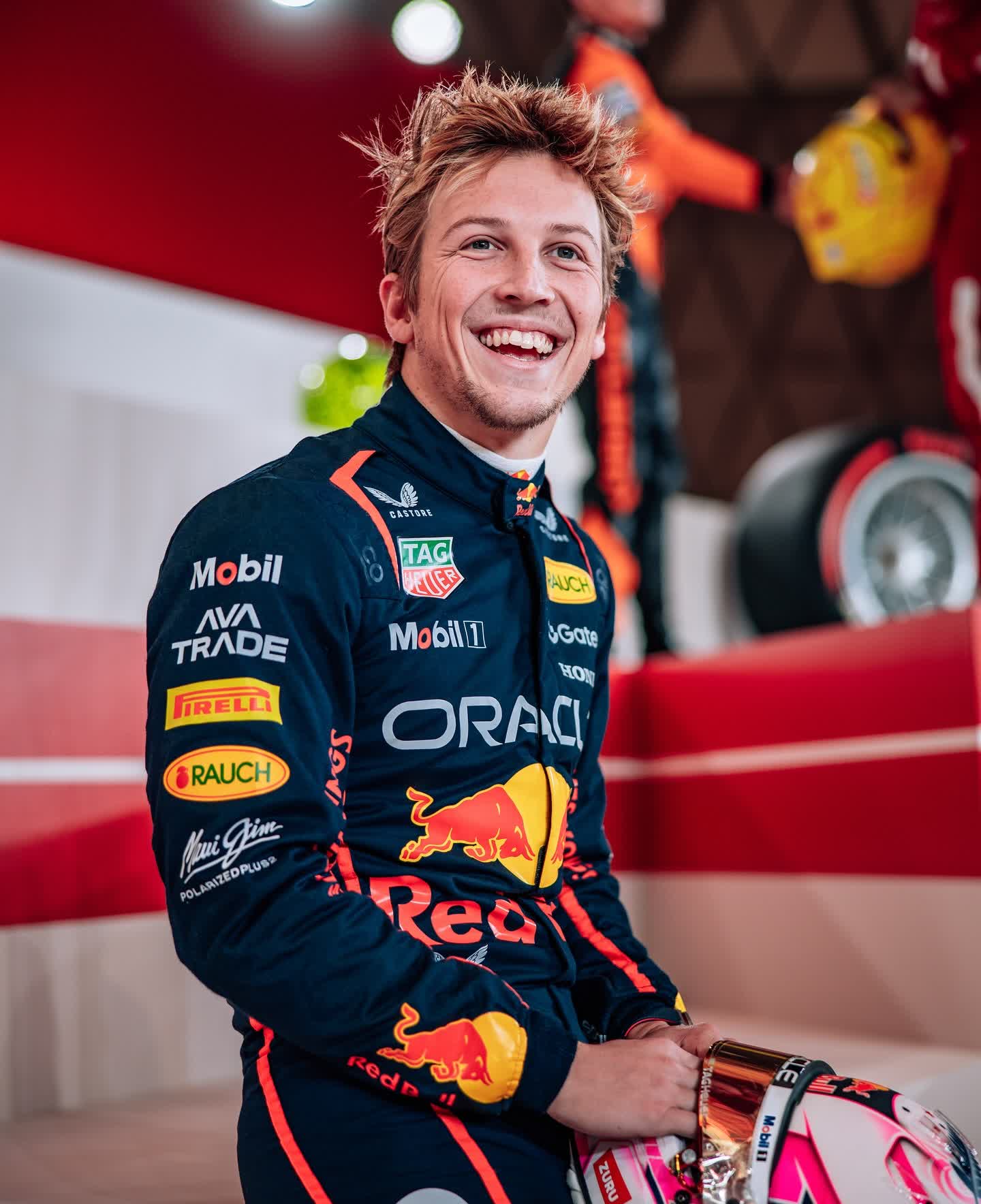 关于雷诺车队力克梅赛德斯，拉塞尔统治全场的信息