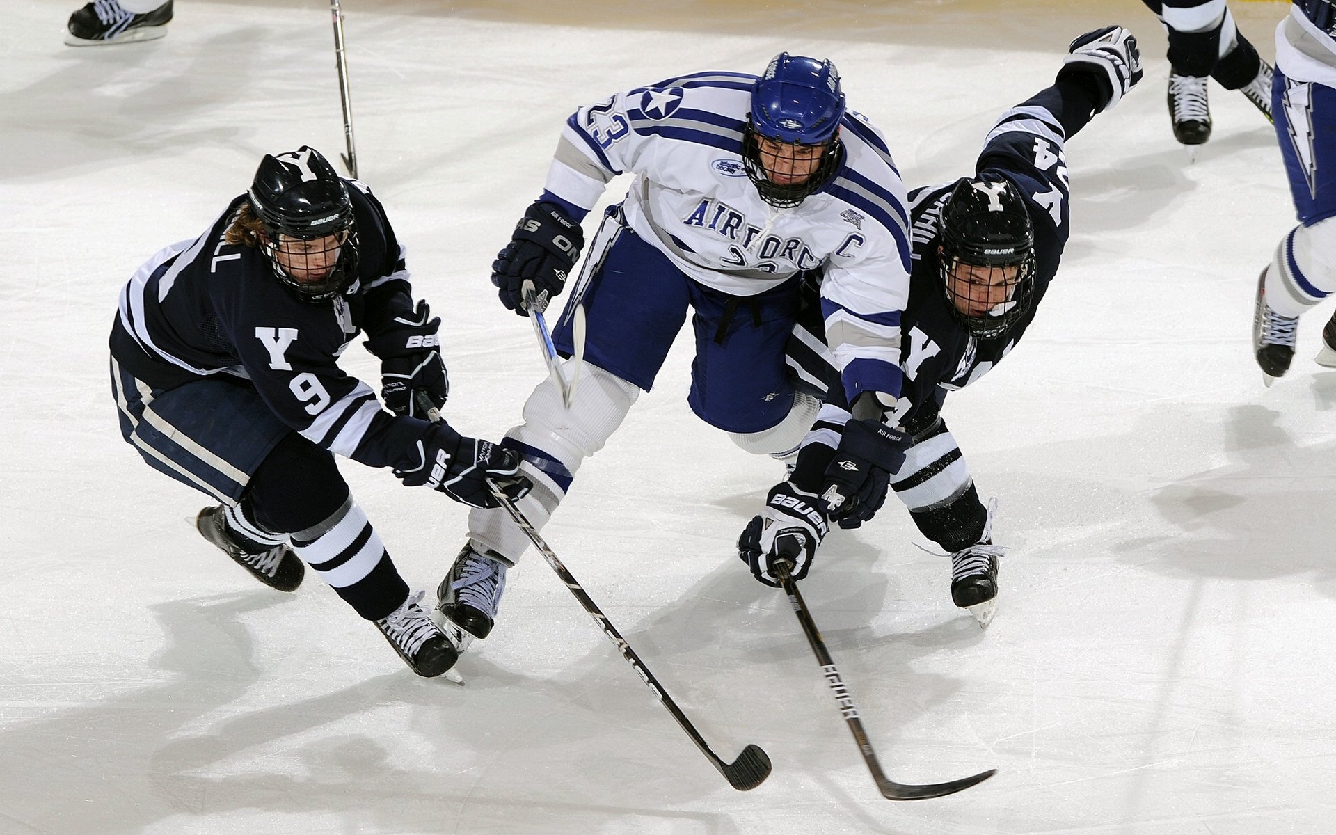 火箭决胜局带走快船，恩比德在NBA季后赛接管比赛