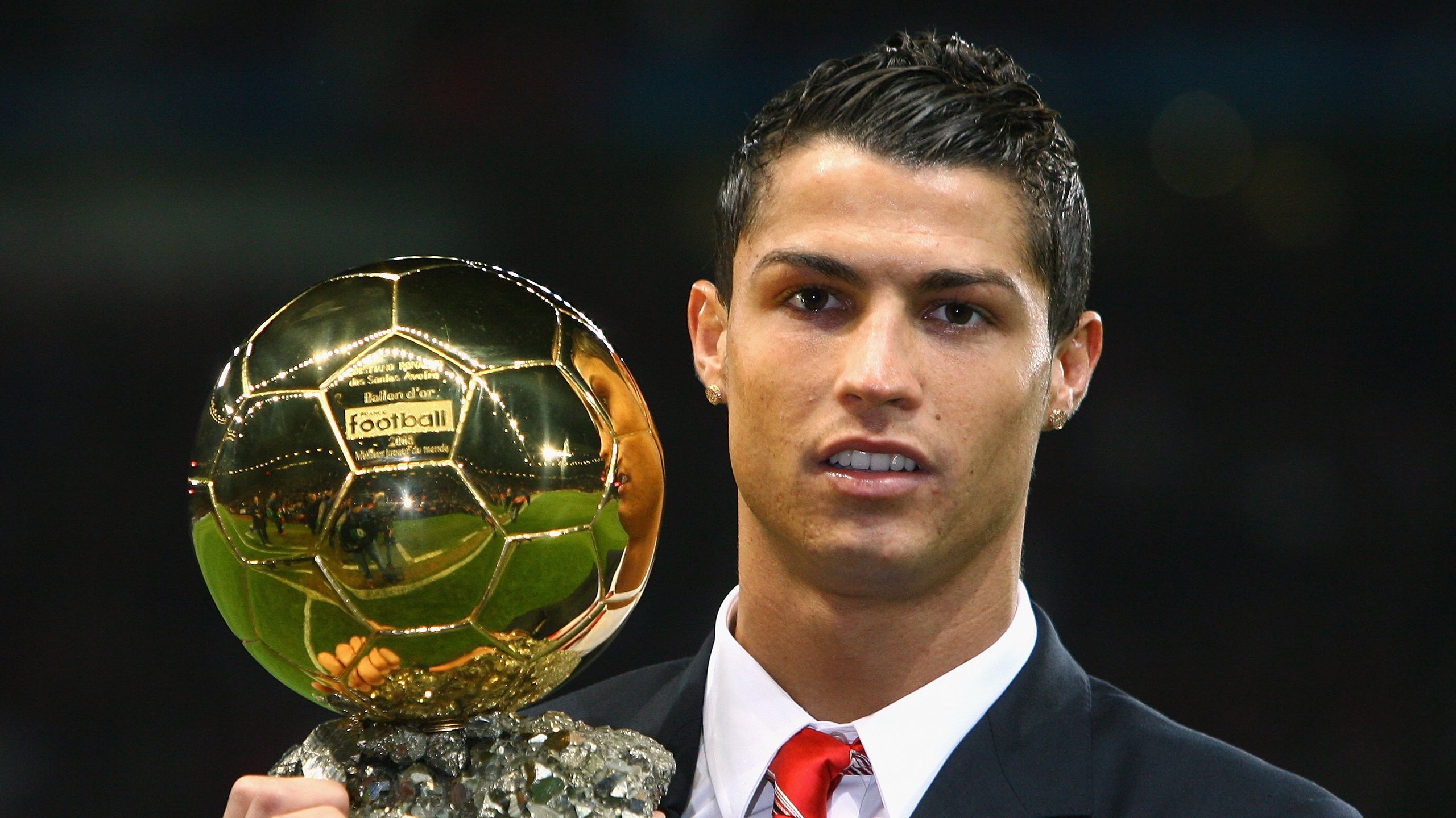 皮克点燃赛场,巴西新星闪耀,一场定义未来的完胜