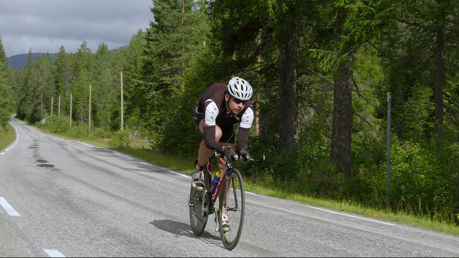 奥运周期关键战焦点战，雄鹿强压热火，季后赛舞台的战术预演