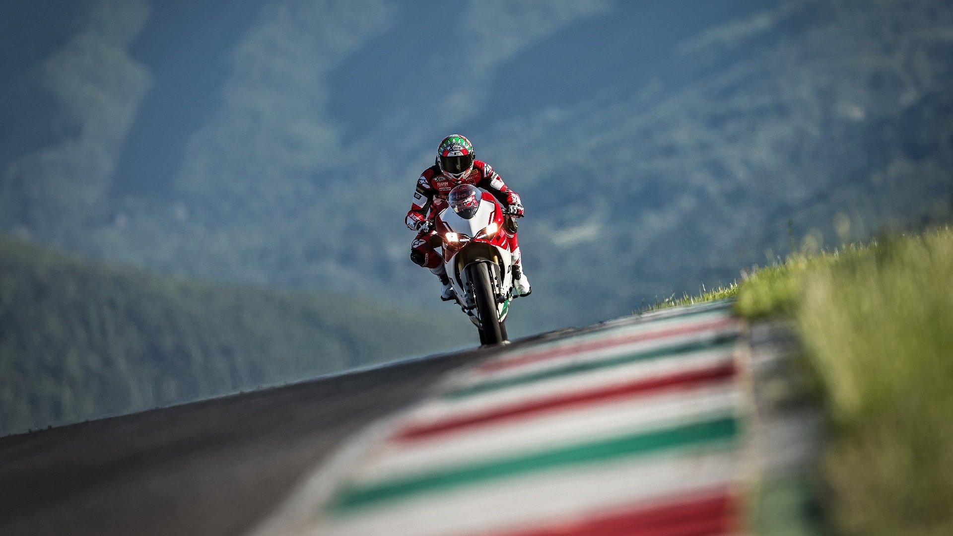 一球封神,一骑绝尘,爱德华兹惊艳四座,灰熊强势晋级狼群覆灭